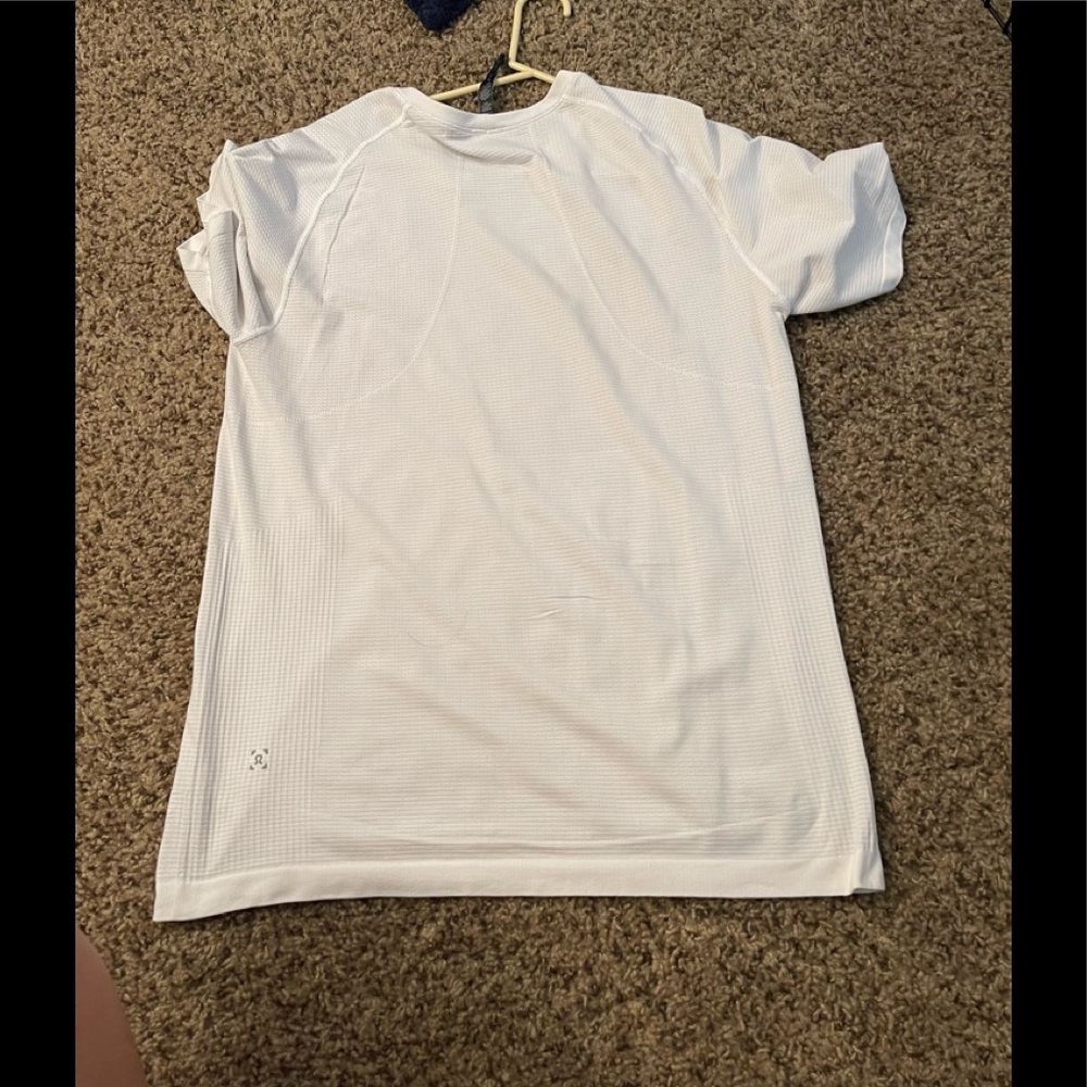 Lululemon Medium Metal Vent 2.0 SS